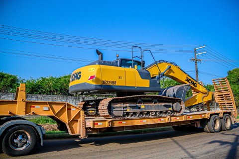 Paço do Lumiar Recebe Escavadeira Hidráulica Graças a Parceria com Codevasf e Deputada Roseana Sarney