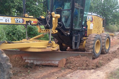 Jorge Marú indica obras na Rua da Suzane, no Iguaíba