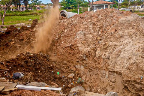 Prefeitura de Paço do Lumiar intensifica o trabalho de recuperação da Avenida Chico Mendes, no Residencial Cidade Verde I